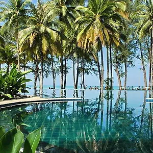Royal Bangsak Beach Hotel